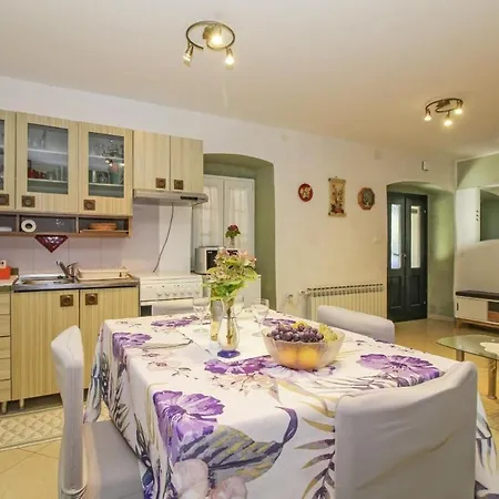 Antica In Jakačići - Haus Für 2-4 Personen Gračišće