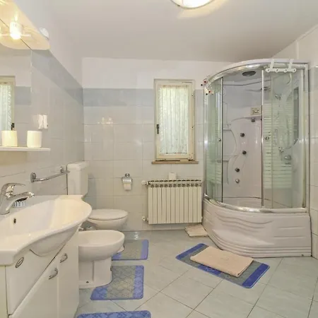 Antica In Jakačići - Haus Für 2-4 Personen